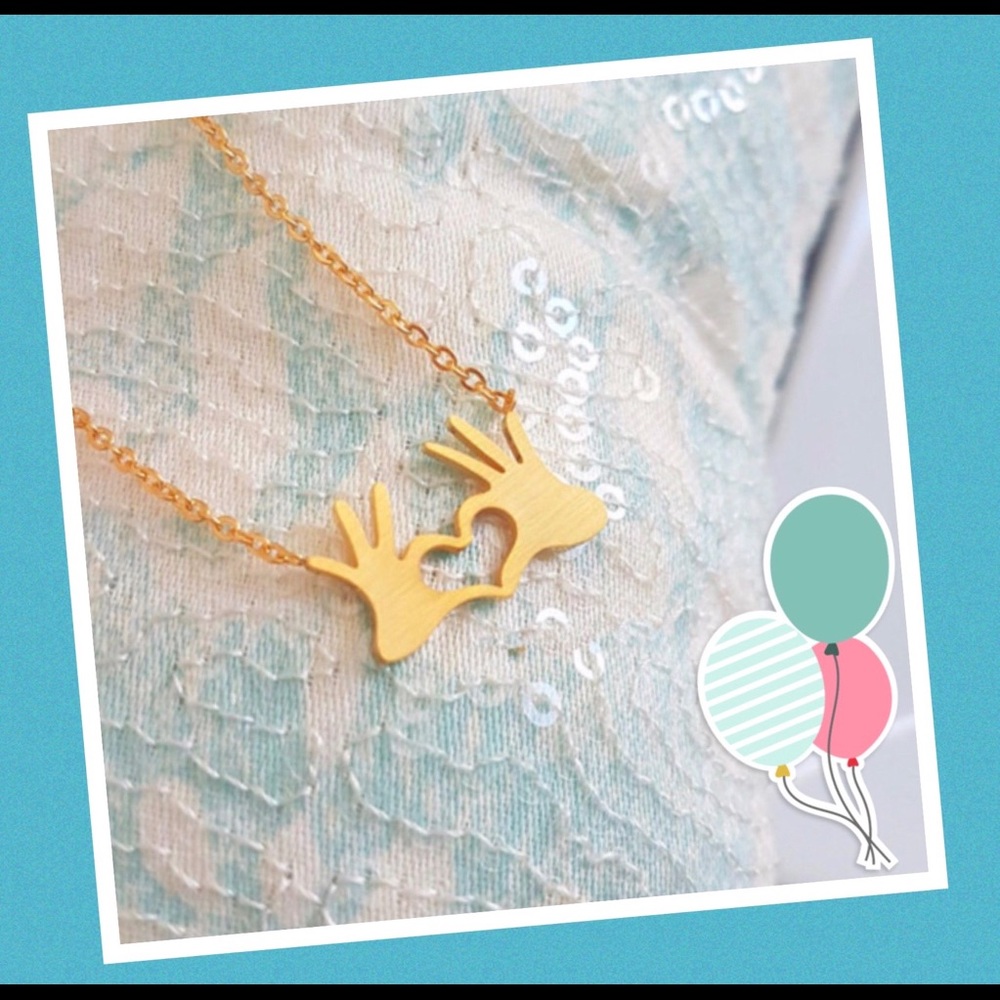 Finger-Hearts Love Necklace